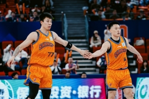 加拿大vs波黑-5-记者：上海打出了一个极具统治力的赛季 家门口强势捧杯&气质蜕变