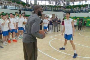 世界杯_厄瓜多尔vs库拉索-谁能绷住？杰伦·布朗中国行单挑造犯规被喊SGA 布朗笑拉了