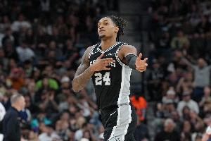 日本vs瑞典-7-很硬！瓦塞尔上半场7投3中&三分5中2得到11分3板3助1帽