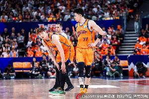 捷克vs南非-9-记者：这对上海来说可能只是开始 有当打之年的核心阵容&青年储备