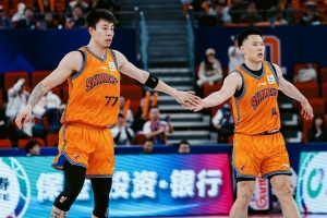 法国vs伊拉克-媒体人：以上海男篮的人员储备 感觉他们能在未来轻松卫冕