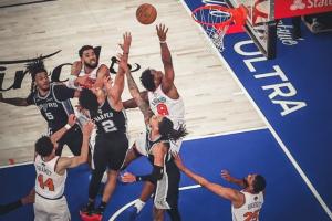 捷克vs南非-7-世界名画！NBA官方晒OG绝杀：在麦迪逊广场花园聚光灯闪烁下
