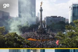 沙特阿拉伯vs乌拉圭-4-万人空巷！墨西哥战胜南非后，墨西哥球迷们涌上墨西哥城街道庆祝