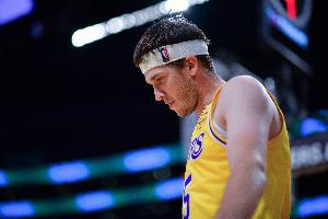 美国vs巴拉圭-9-本赛季11位球员场均23+4+5 其中仅三位MVP真实命中率高于里夫斯