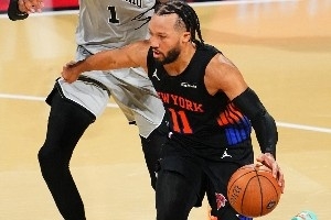 英格兰vs克罗地亚-6-幸运色！布伦森单赛季3个MVP 上脚都是科比6“自由女神像”配色
