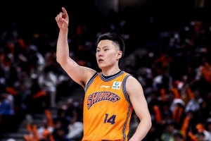 十耳其vs巴拉圭-1-开场就进！李弘权半场11分钟2中1拿3分 2次犯规