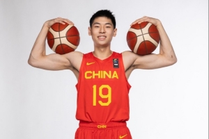 乌拉圭vs西班牙-5-媒体人：能回到巅峰水平的崔永熙 在攻防两端都是中国男篮所需的