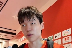 加拿大vs波黑-3-杨瀚森打趣：焦泊乔以大欺小 用最好的状态去迎接比赛