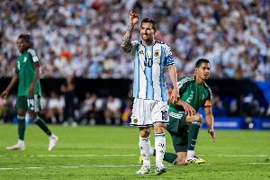 世界杯_英格兰vs克罗地亚-免费记者：对阵佛得角的世界杯1/16决赛，阿根廷将身穿主场球衣首发阵容_免费记者：对阵佛得角的世界杯1/16决赛，阿根廷将身穿主场球衣首发阵容在线观看_免费看直播