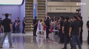 刚果民主共和国vs乌兹别克斯坦直播-待遇截然不同！洪明甫回韩国骂声震天，今日孙兴慜回国球迷鼓励