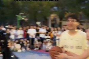 火爆英格兰VS巴掌马低调看直播